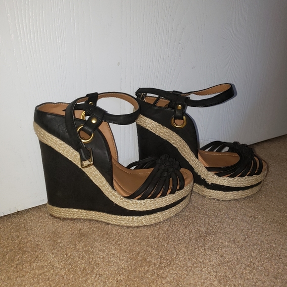 qupid black wedges